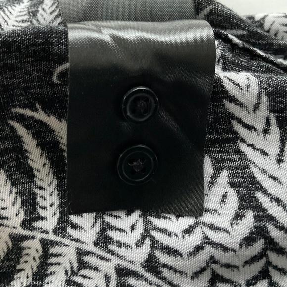 H&M Women’s Button Down Shirt Sz S Black & White Fern Print Retro Edgy Boho - Picture 11 of 11